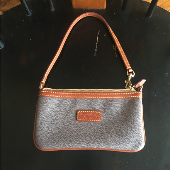 Dooney & Bourke Handbags - 👜👜👜👜Dooney & Bourke Pebble Leather Brown Wristlet👜👜👜